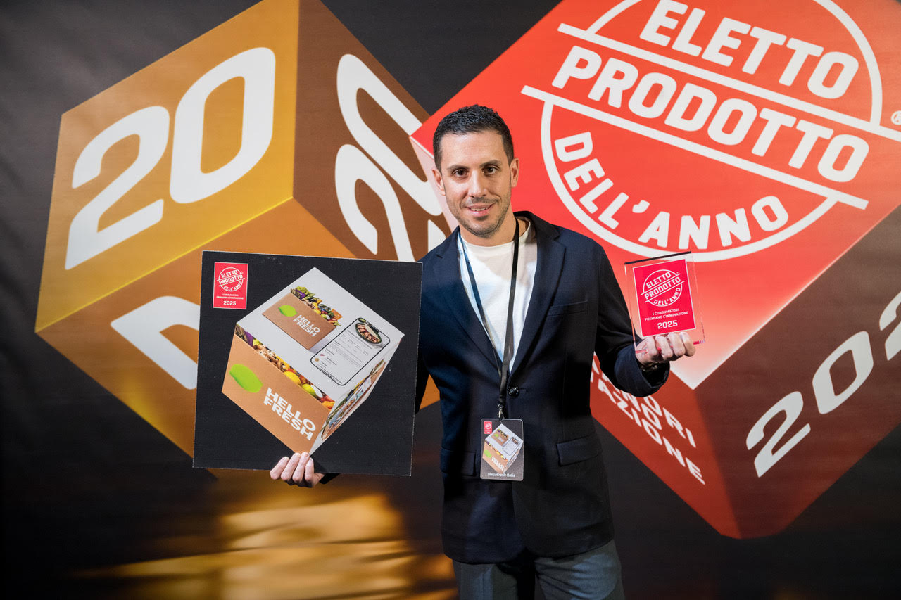 Giulio durante una premiazione HelloFresh